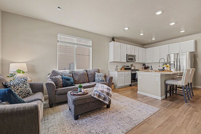 Foto del edificio - Gorgeous Furnished 3 bed 2.5 bath Home Available in Parker!