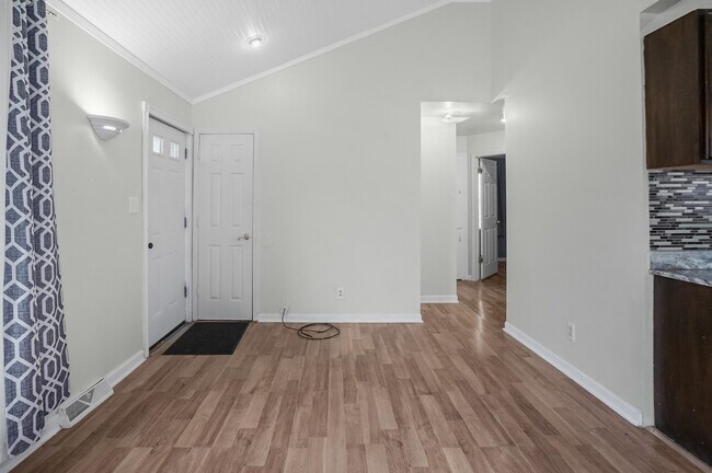 Foto del edificio - 22000 Cunningham Ave