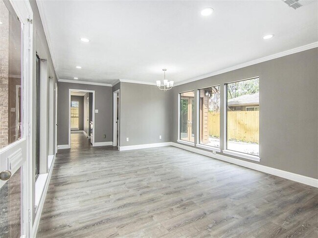 Building Photo - 2207 Potomac Dr