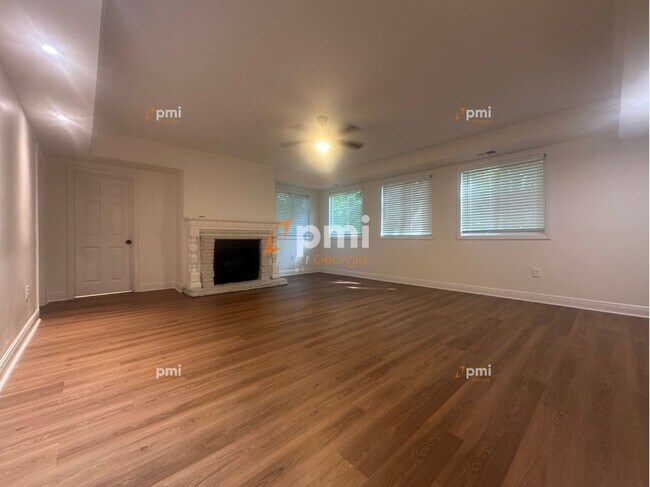 Building Photo - 3220 Ingleside Ave