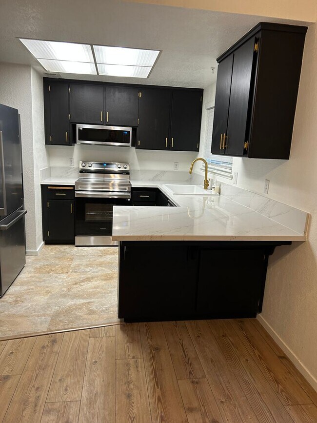 Building Photo - 4038 Grover Ct