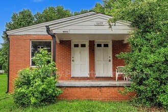 Building Photo - 1609 Oneka Ave