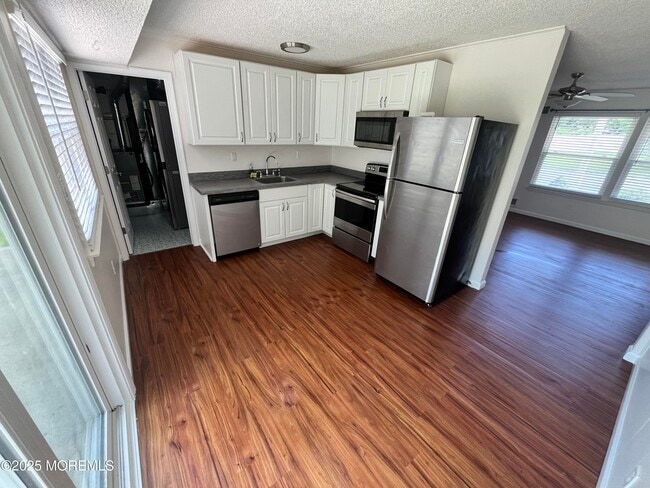 Building Photo - 142 Village Dr