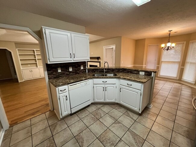 Building Photo - Home You’ll Love Coming Home To