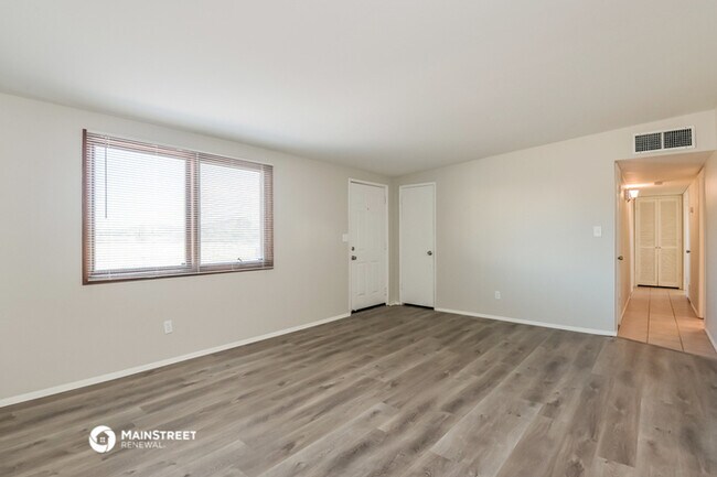 Foto del edificio - 2741 W Canada St