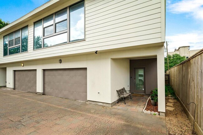 Foto del edificio - 2220 Bastrop St