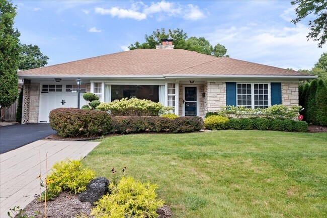 Foto del edificio - 6618 N Lightfoot Ave