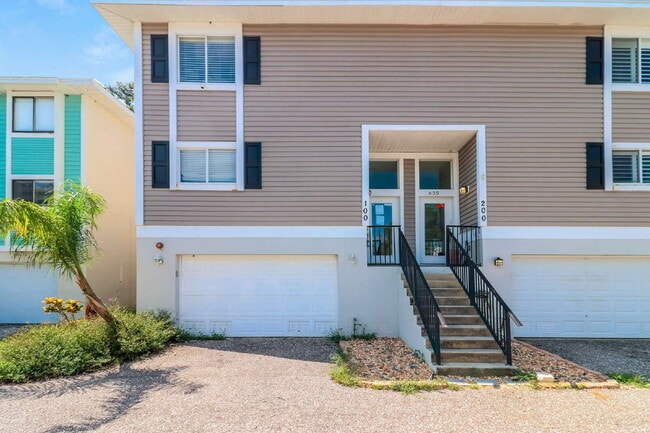 Building Photo - Tropical Dunedin Rental