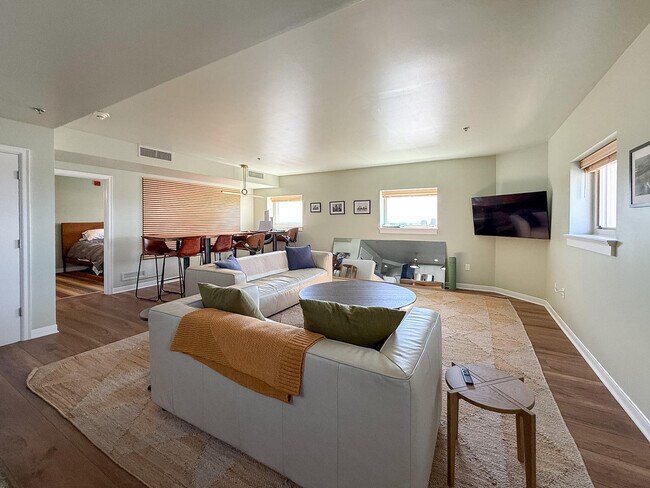 Foto del edificio - 525 W Lafayette Blvd