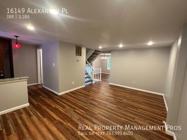 Building Photo - Qualify for a zero deposit? Minutes to I95...