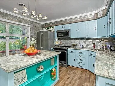 Building Photo - "Charming 4-Bed Oasis with Granite Touch & Cozy Fireplace in Virginia Beach!"