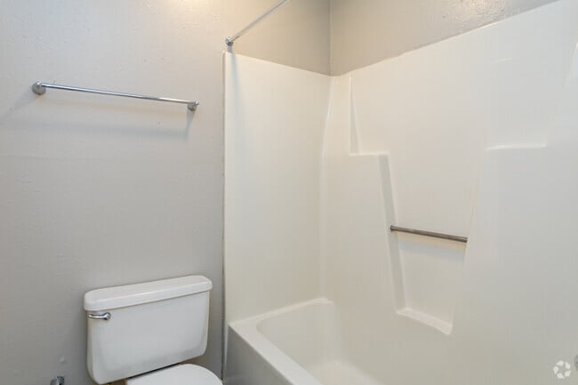 1BR, 1BA - 647SF - Willow Creek Apartments