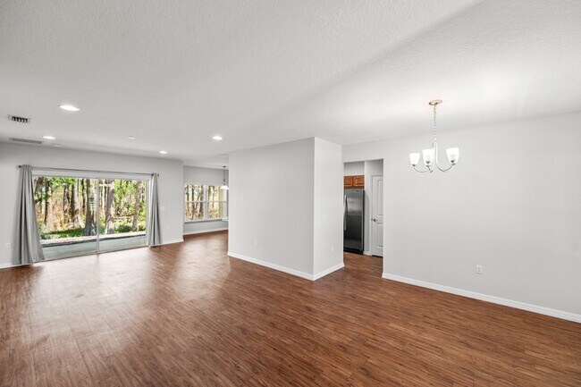 Building Photo - 1621 Town Park Ct