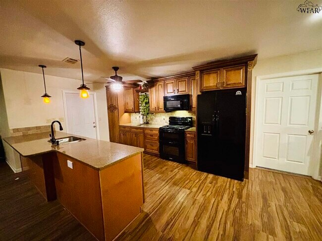 Building Photo - 2905 S Bandera Dr