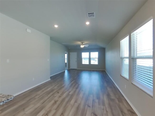 Building Photo - 5300 Saddle Clb Dr