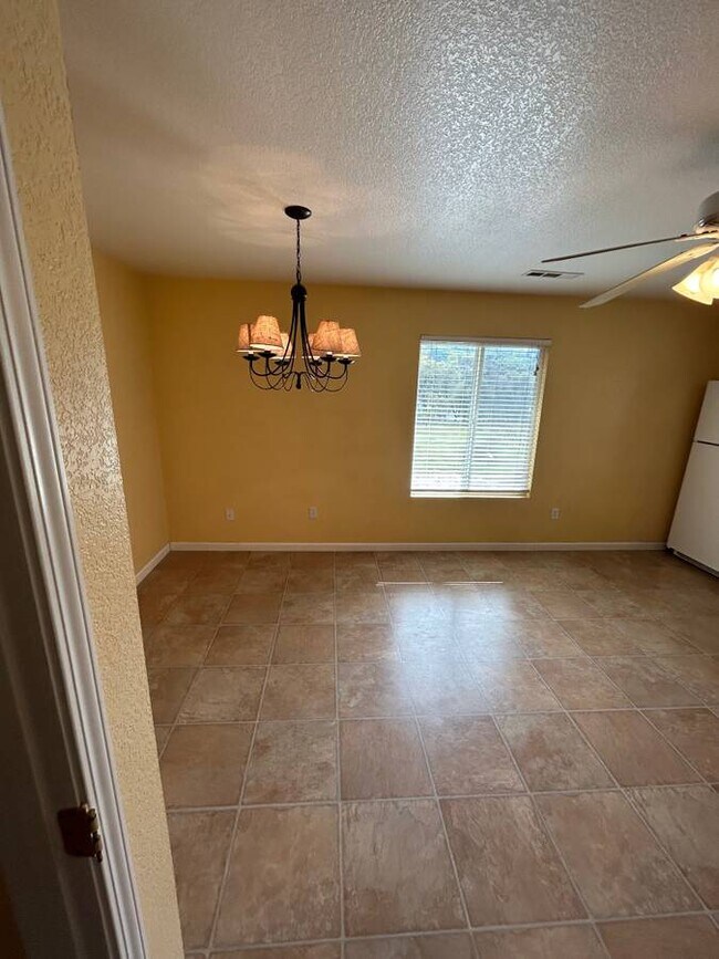 Foto del edificio - 4560 Meadow Cir