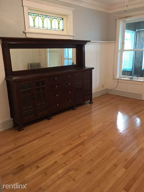 Building Photo - 1522 E 68th St