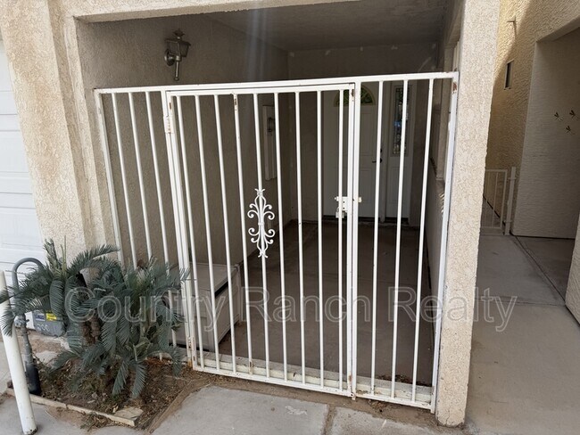 Building Photo - 2899 Country Club Dr