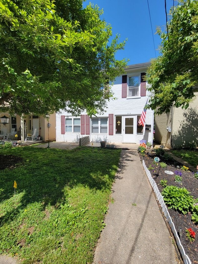 Primary Photo - 213 S Washington St