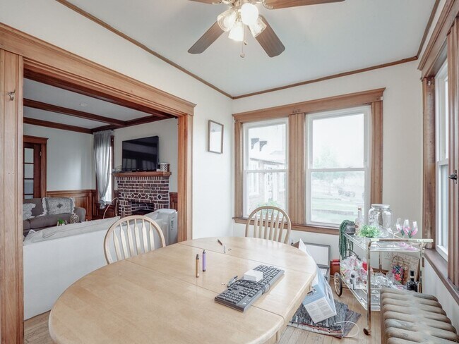 Building Photo - 1716 Columbia Rd