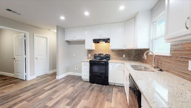 Building Photo - 3208 Bourland St