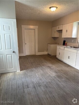 Building Photo - 1126 Borden Ave SW