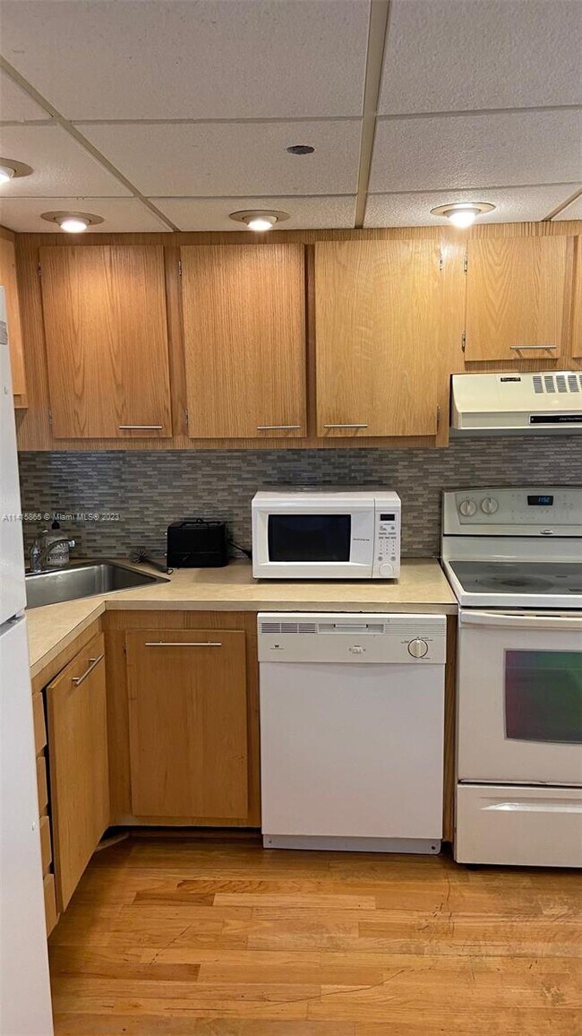 Foto del edificio - 1470 NE 123rd St