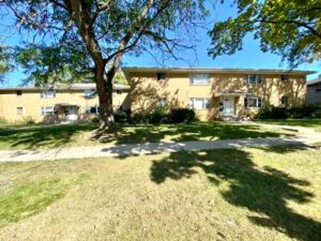 Building Photo - 8236 W Villard Ave
