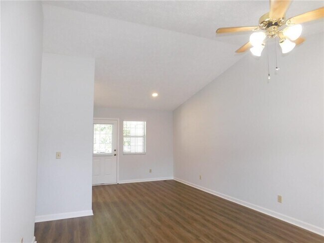 Building Photo - 105 Riverside Dr