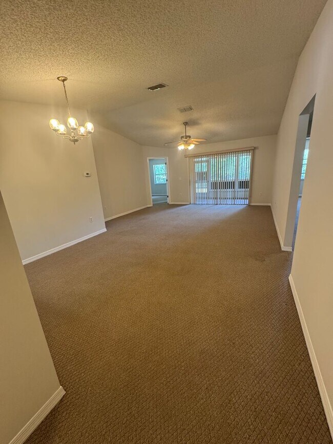 Foto del edificio - Spacious 3BR/2BA Home in Rainbow Acres – L...