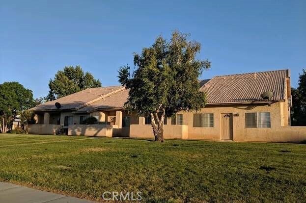 Foto del edificio - 1649 Pine Ct