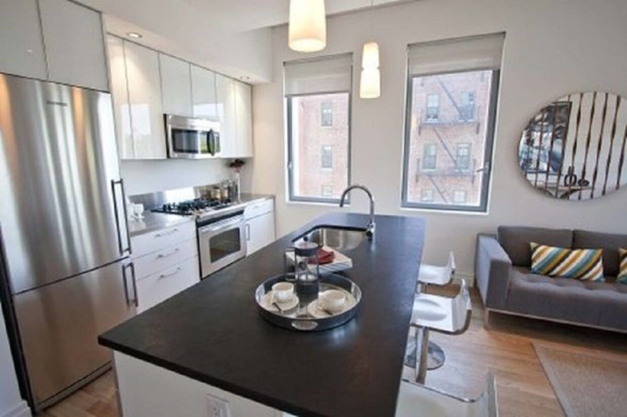 Foto principal - 230-551 W 54th St