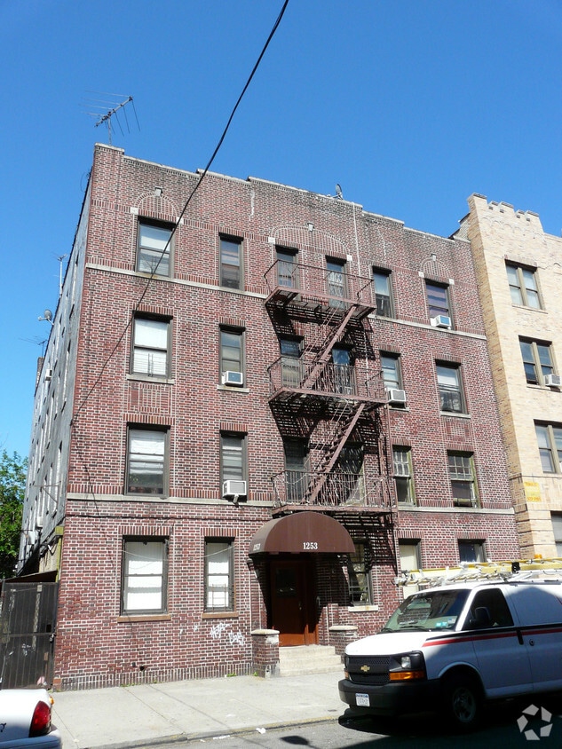 1253 Leland Ave, Bronx, NY 10472 Apartments in Bronx, NY