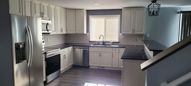 Foto del edificio - 4bd 2 1/2ba located on the canal