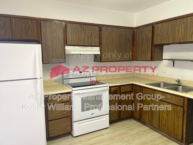 Foto del edificio - 2228 E Broadway Rd