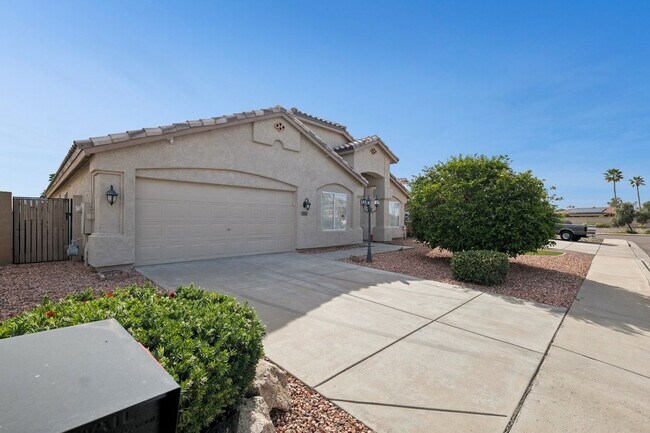 Building Photo - Stunning Updated Property ready for move in now!!!  New paint, New flooring, Pool, Faux Grass, NO...