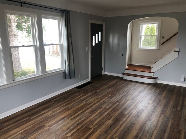 Foto del edificio - 1630 N Maple Rd