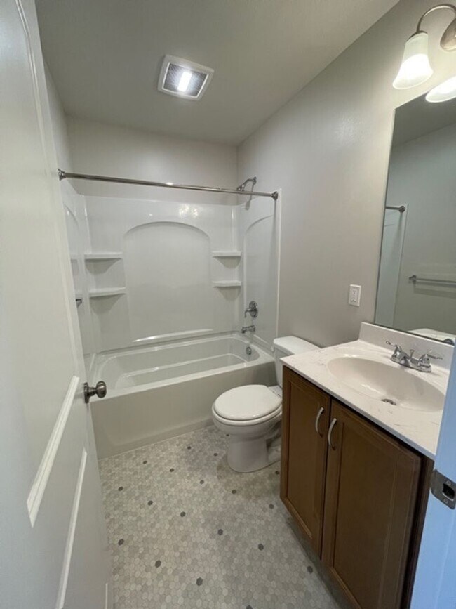 Building Photo - Beautiful New Construction!