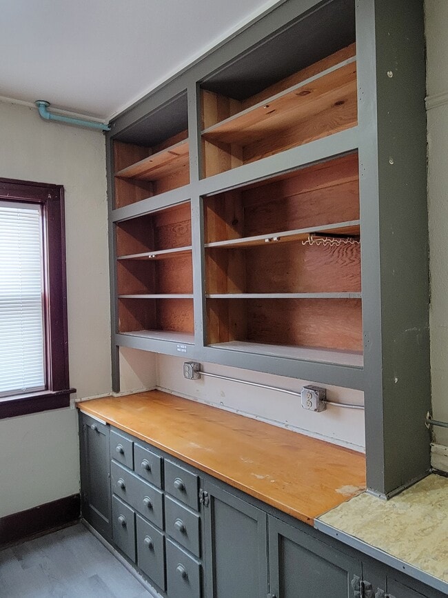 Building Photo - Best Apartments