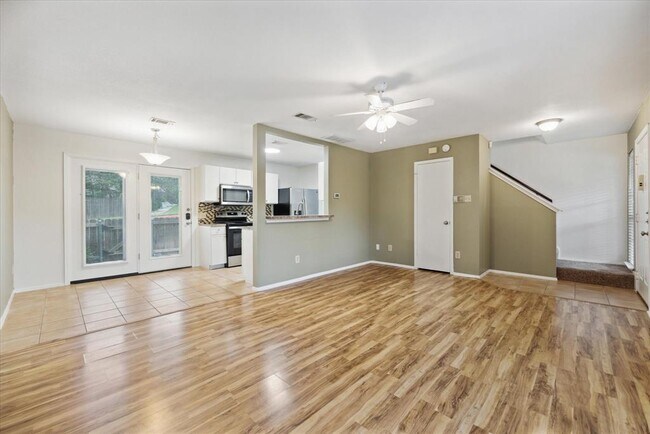 Building Photo - 1015 E Yager Ln