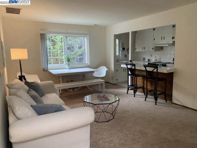 Building Photo - 301 Poplar St #4 Unit 4,Mill Vly