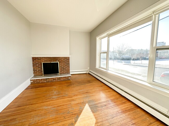 Building Photo - 35 Paddock St