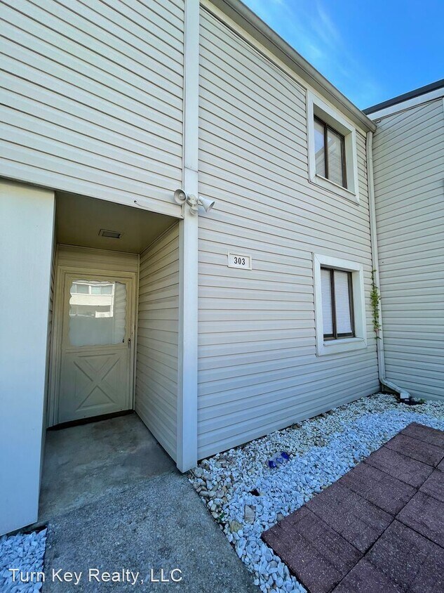 Foto principal - 3 br, 2.5 bath House - 303 Running Brook Road