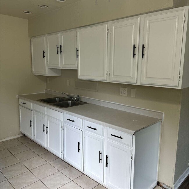 Building Photo - 5817 N Teutonia Ave