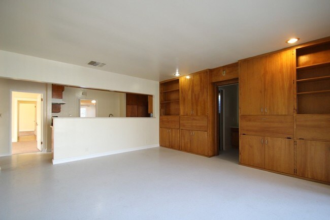 Building Photo - 1416 Benito Ave