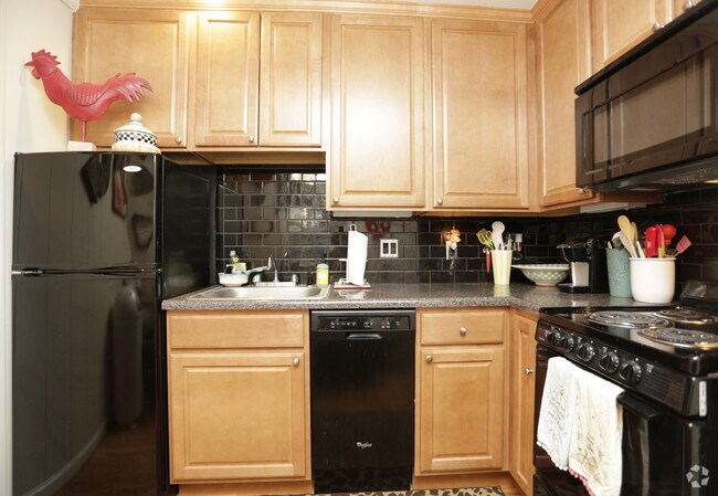 2HAB, 1BA - 775 ft² - Somerset Apartments