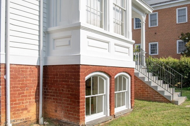Building Photo - 413 Ridge St