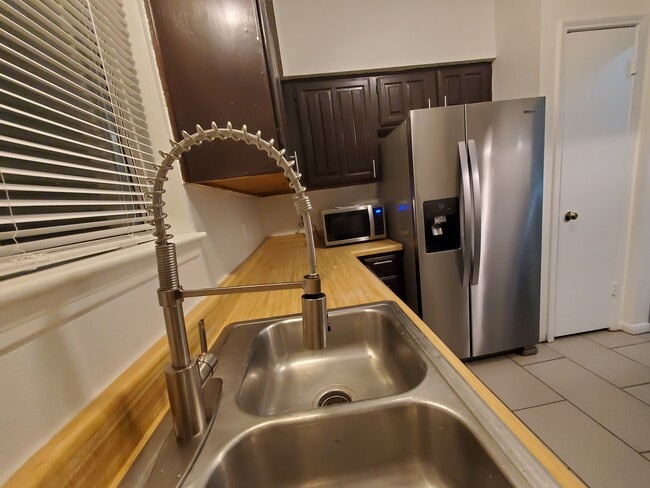 kitchen - 12400 Brookglade Cir