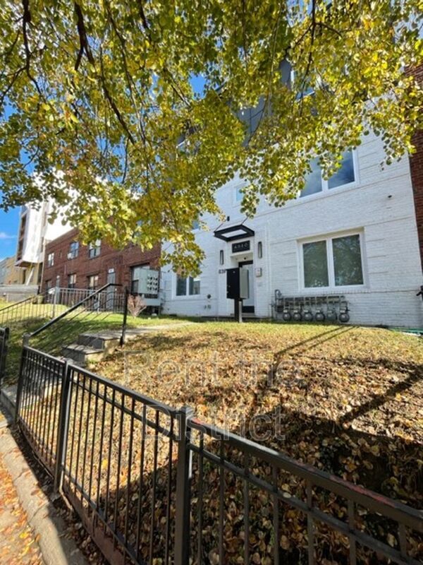 Building Photo - 839 19th St NE