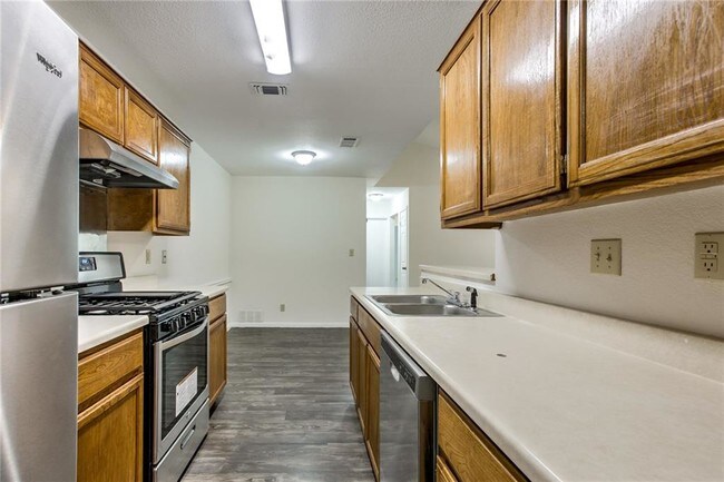 Building Photo - 1109 Hyridge St